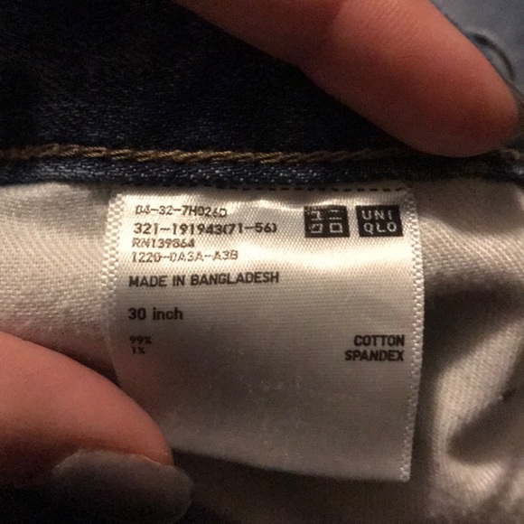 Light Washed Ripped Blue Jeans - Picture 3 of 3